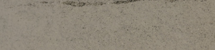 Krémově bílý mramor s jemným nepravidelným lineárním žíháním